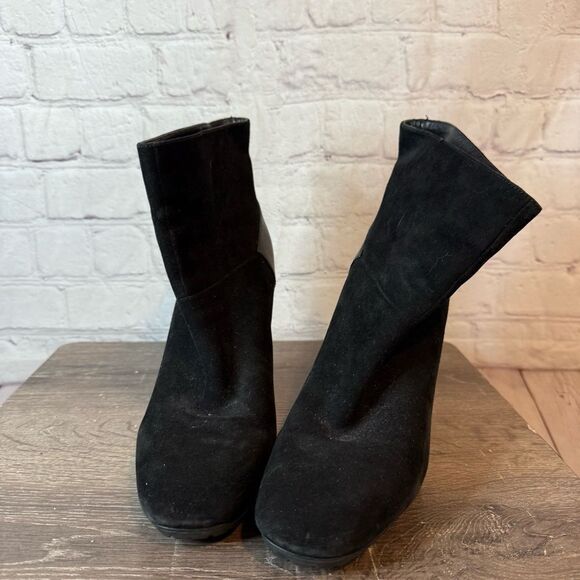 See By Chloe Velvet Black Chunky Heeled Boots - Picture 2 of 7